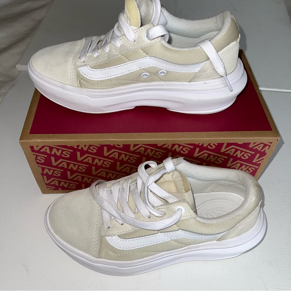 Vans ComfyCush Old Skool Overt Sneakers - Picture 2 of 16